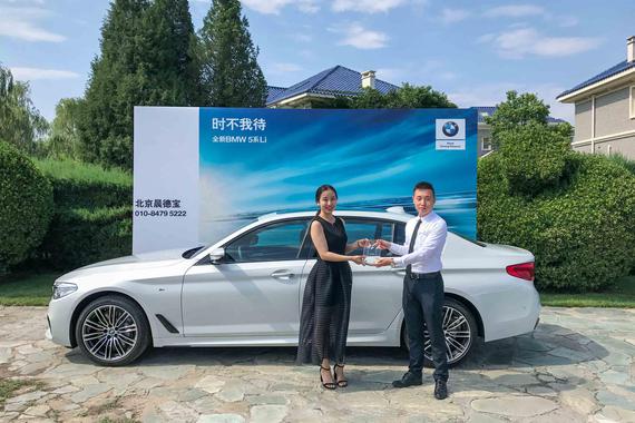 首批全新BMW 5系车主诞生，宝马新旧车型平稳过渡