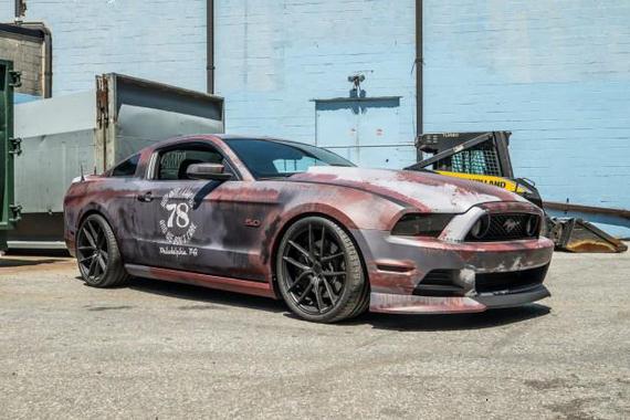 大街上生满锈的烂车，跑起来竟比法拉利还快！