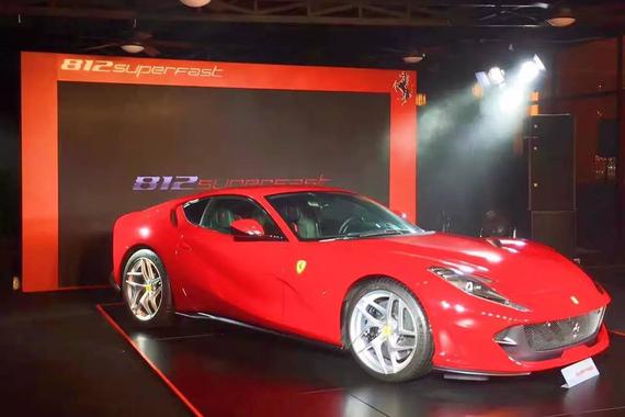 亲眼见到了法拉利812 Superfast还坐上去了 但是......