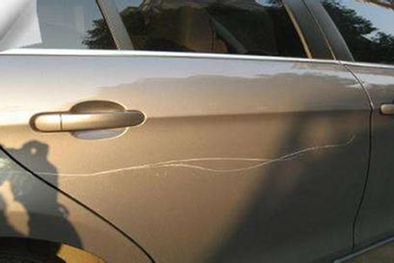 车身上的划痕，为何有的不用补，有的却非补不可？