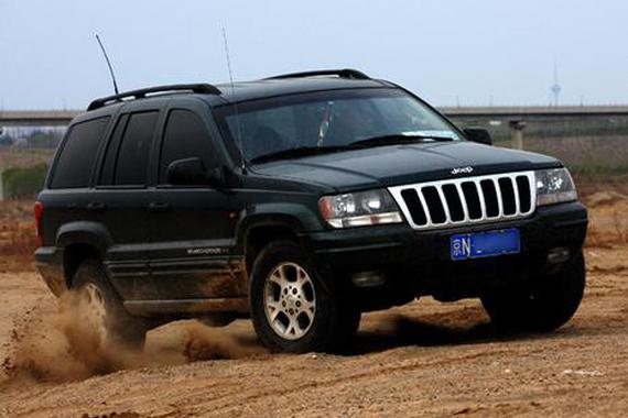 为情怀买了一辆14岁的Jeep大切诺基，开起来爽爆了!