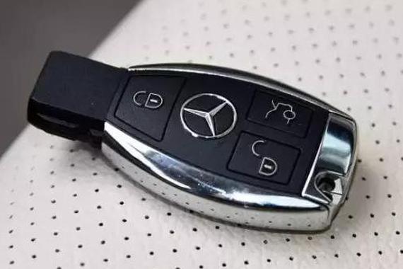 奔驰宝马奥迪，谁的车钥匙更炫？我选奔驰，你呢？