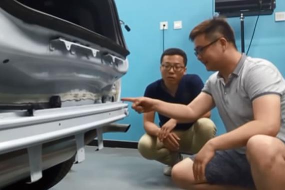 视频：[拆车坊]汽车防撞梁不一定有用哦！