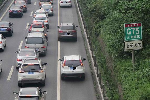 高速上尿急 能停在应急车道上方便吗