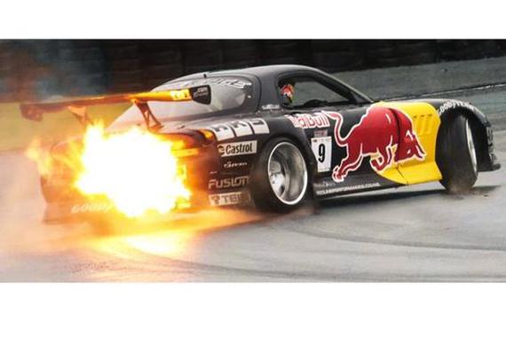 啪啪啪！把性能车排气搞喷火的竟然是她！