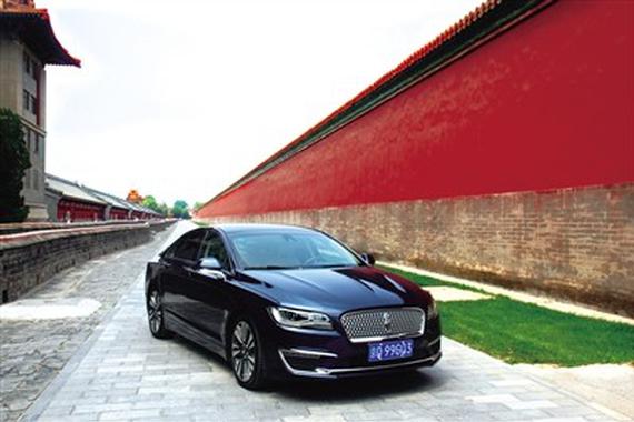 林肯汽车现身故宫午门