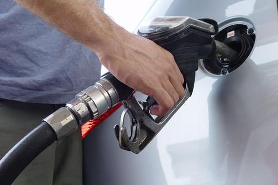 加油站错加了柴油，真的要换发动机？