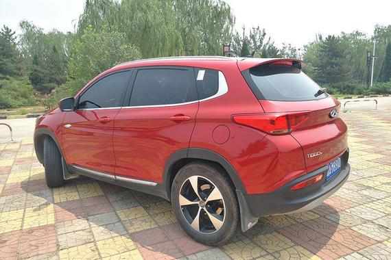 红车美女自驾巧遇“虎7兄弟” 结伴畅游草原天路！