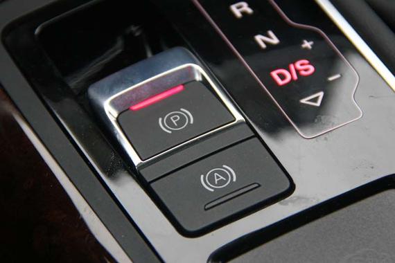 你真的会用车吗？车内这些按键千万不能随意碰