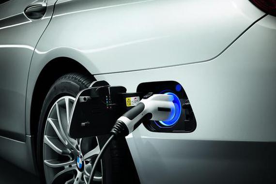 加油还在潇洒的说加满？汽油加满的危害真不小！