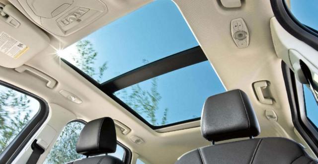 加个天窗一万块钱值吗?汽车天窗的神秘作用,看完你才醒悟过来!