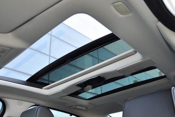 加个天窗一万块钱值吗？汽车天窗的神秘作用，看完你才醒悟过来！