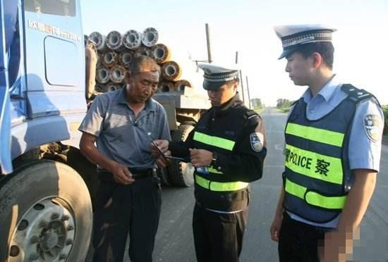 60周岁后还可以开车上路吗?新规后很多人都不知道