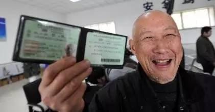 60周岁后还可以开车上路吗?新规后很多人都不知道