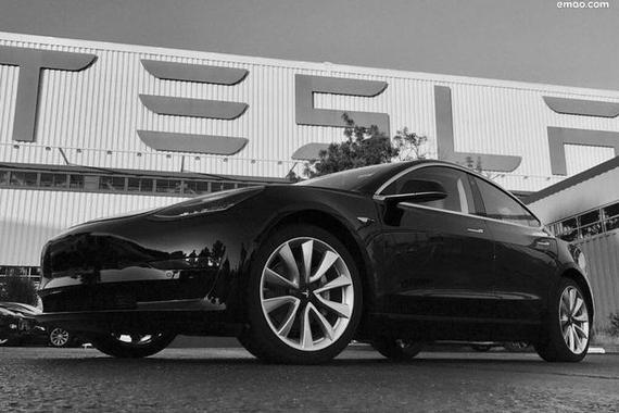 特斯拉Model 3量产车下线 2018年入华