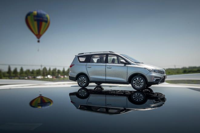 飞机与汽车聊视频?长安欧尚A800让旅行不再寂寞