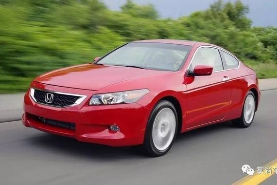 车钥匙落在车里了？看看砸哪块玻璃不心疼