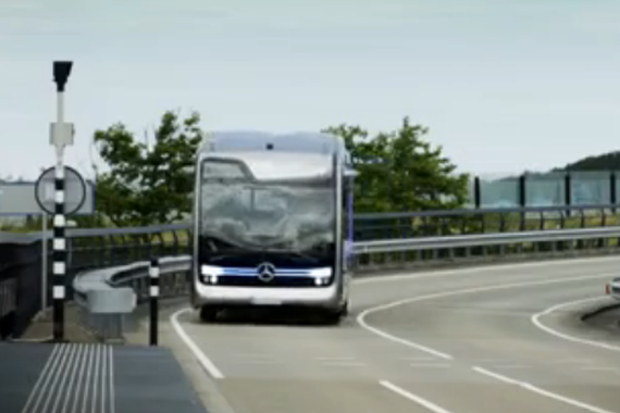 视频：享受出行 奔驰自动驾驶的未来公交车