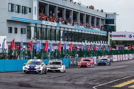 这台10来万家用车花300万改装，飙起来连法拉利都怕