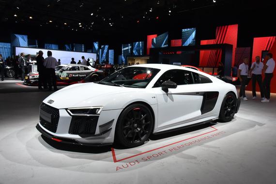 奥迪R8套件版实车亮相 战斗气息浓重