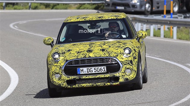 曝MINI Cooper S五门版谍照 法兰克福首发