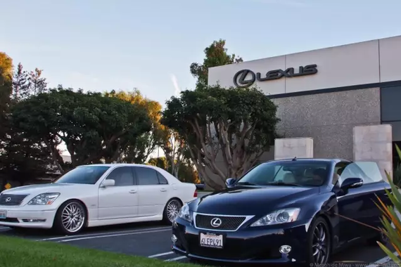犹如冰火两重天 雷克萨斯这半年过得真不容易