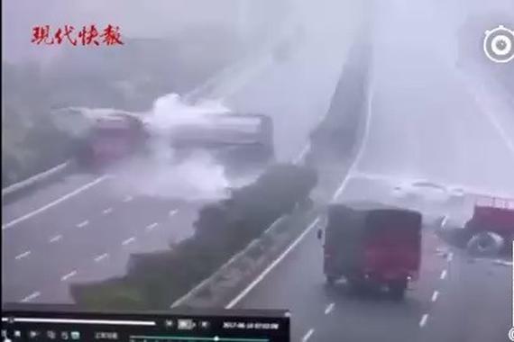 多车连环相撞，怎么赔？大部分人都不知道