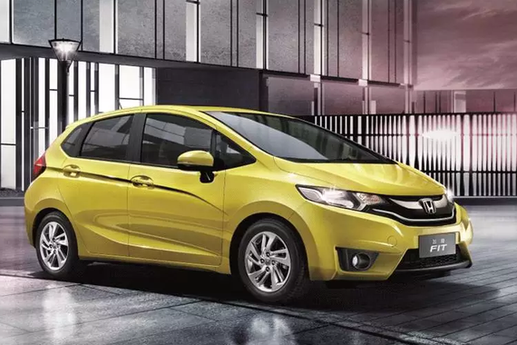 90后第一辆车，选高性价比国产车还是自动挡平民超跑