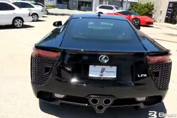 视频：低调都是焦点 街拍雷克萨斯LFA秀加速声浪