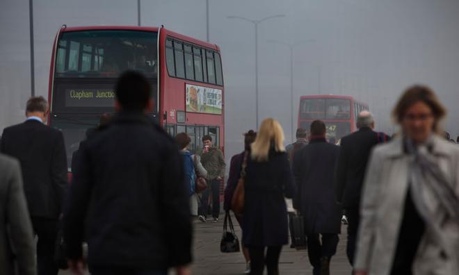 高端玩家纷纷入局电动车 是“蒙眼狂奔”?