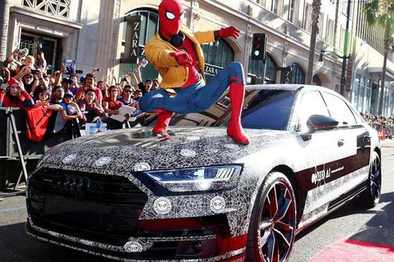 电影与豪车结合，激光大灯依旧抢眼，这奥迪有黑科技