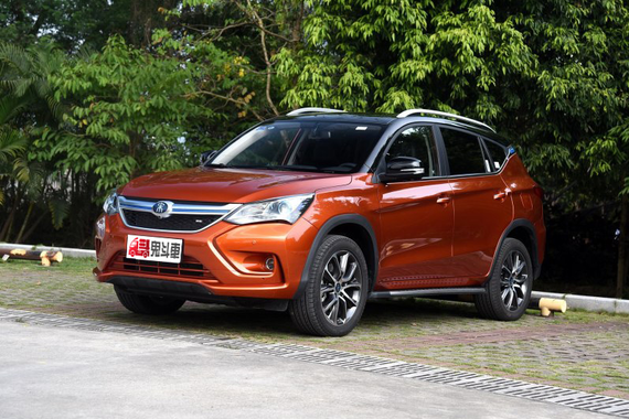 香车、美女、明星 第十四届长春车展到底多“有料”