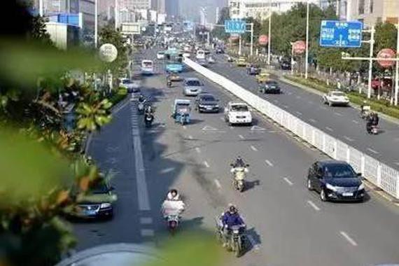 这样开车比别人快一半，20年老司机都这么干！