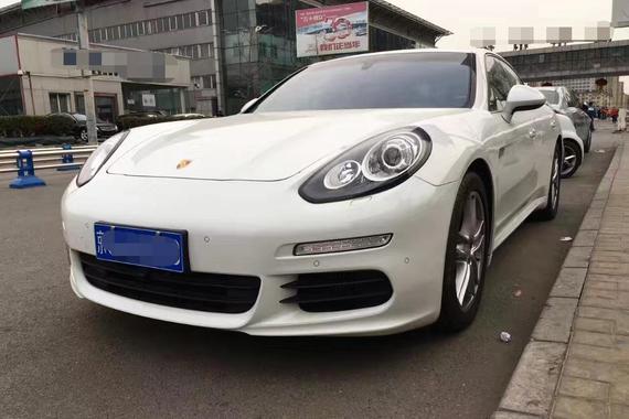 朋友100万买了辆二手保时捷，我一看车笑喷了