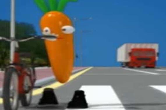 视频：警惕盲区！为逝去的生命可惜！