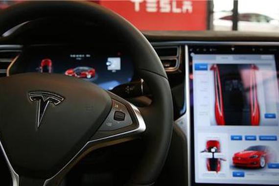 特斯拉Autopilot或再致事故 车上人员轻伤