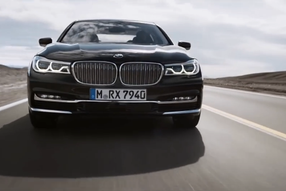 视频：华山论剑!2018奥迪A8 vs 2017宝马7系