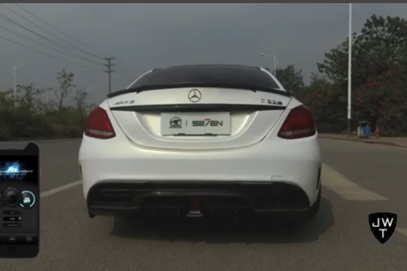 视频：玩大点！奔驰AMG C 63换装排气秀声浪