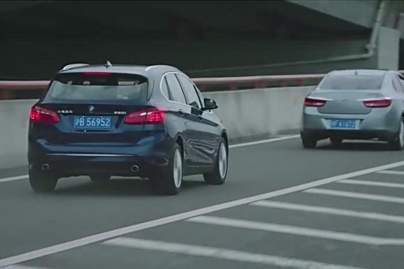 与其坐在宝马车里哭，不如笑着自己开宝马！