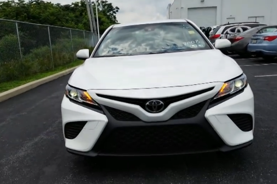 视频：一改中庸！2018丰田凯美瑞SE