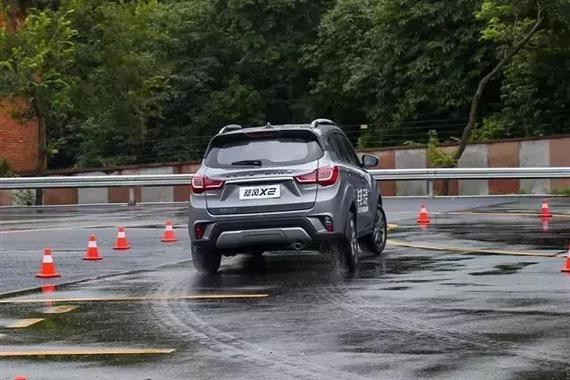 仅售6.38万起 广州陆风X2上市发布