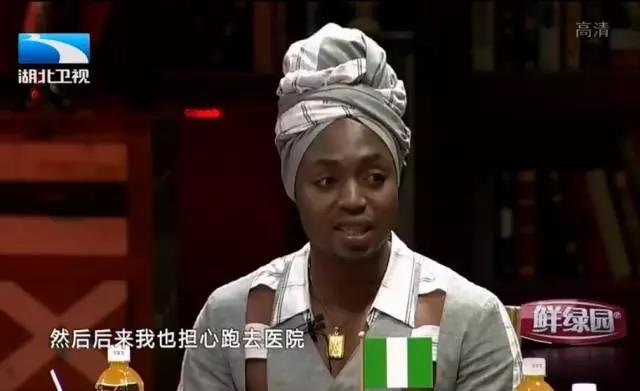 非洲小哥在天安门广场中暑晕倒,奔驰说:没晒得死-本事!