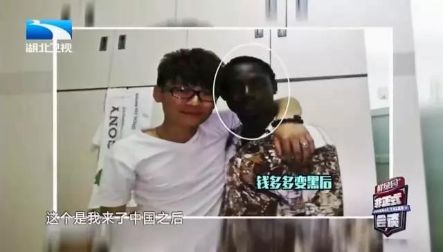 非洲小哥在天安门广场中暑晕倒,奔驰说:没晒得死-本事!