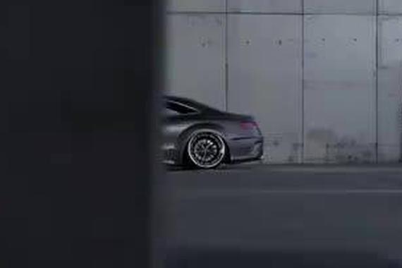 视频：帅气非凡！梅赛德斯奔驰 S63 Coupe
