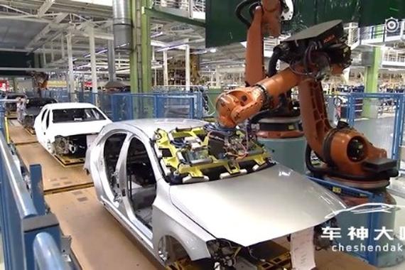 视频：奔驰车很酷 但更酷的是它的生产过程