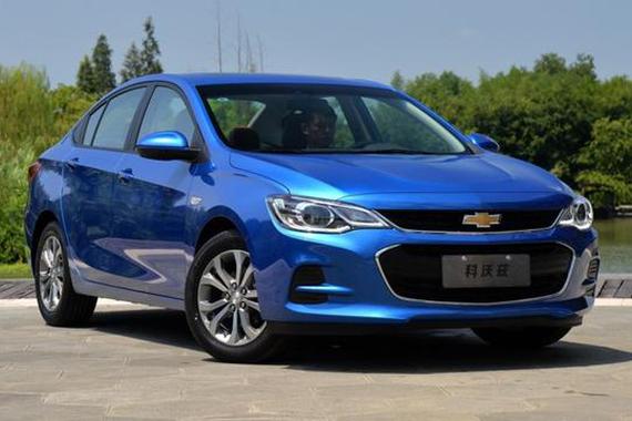 别再盯着朗逸了，这货一样是合资才8万，论外观比它耐看十倍！