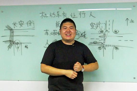 视频：[萝卜实验室]之右转让行人政策 起点高落地难