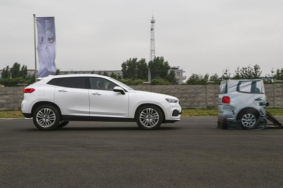 视频：WEY VV7 自动紧急制动系统（AEB）演示