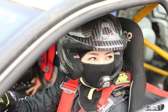 人们总怕女司机开车，其实女司机自己也怕开车！