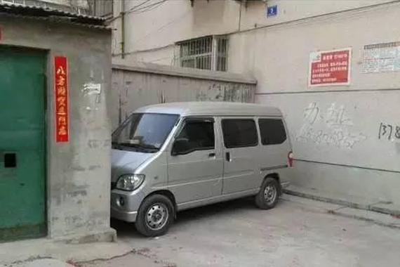 这种困难等级的停车姿势，新手表示目瞪狗呆啊！